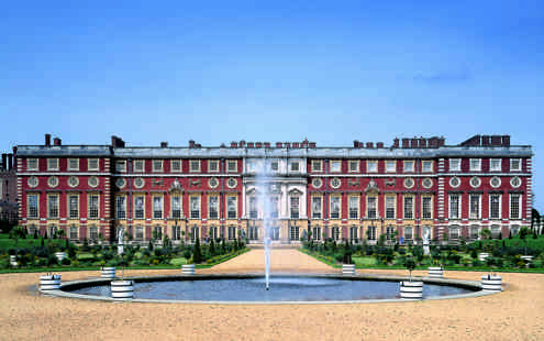 Exterior Hampton Court Palace 46808262052 O