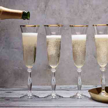 PG IMAGE CHAMPAGNE POURED