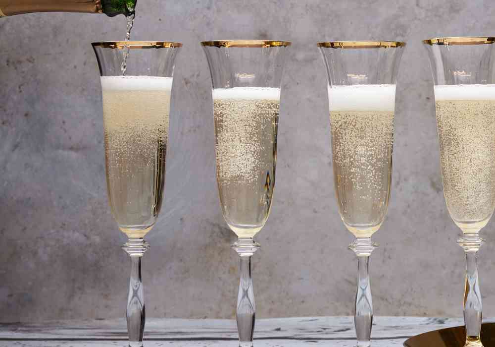 PG IMAGE CHAMPAGNE POURED